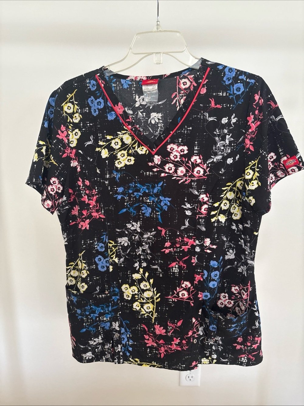 Dickies Women's Scrub Set Size Large V- Neck Floral Black Size Medium